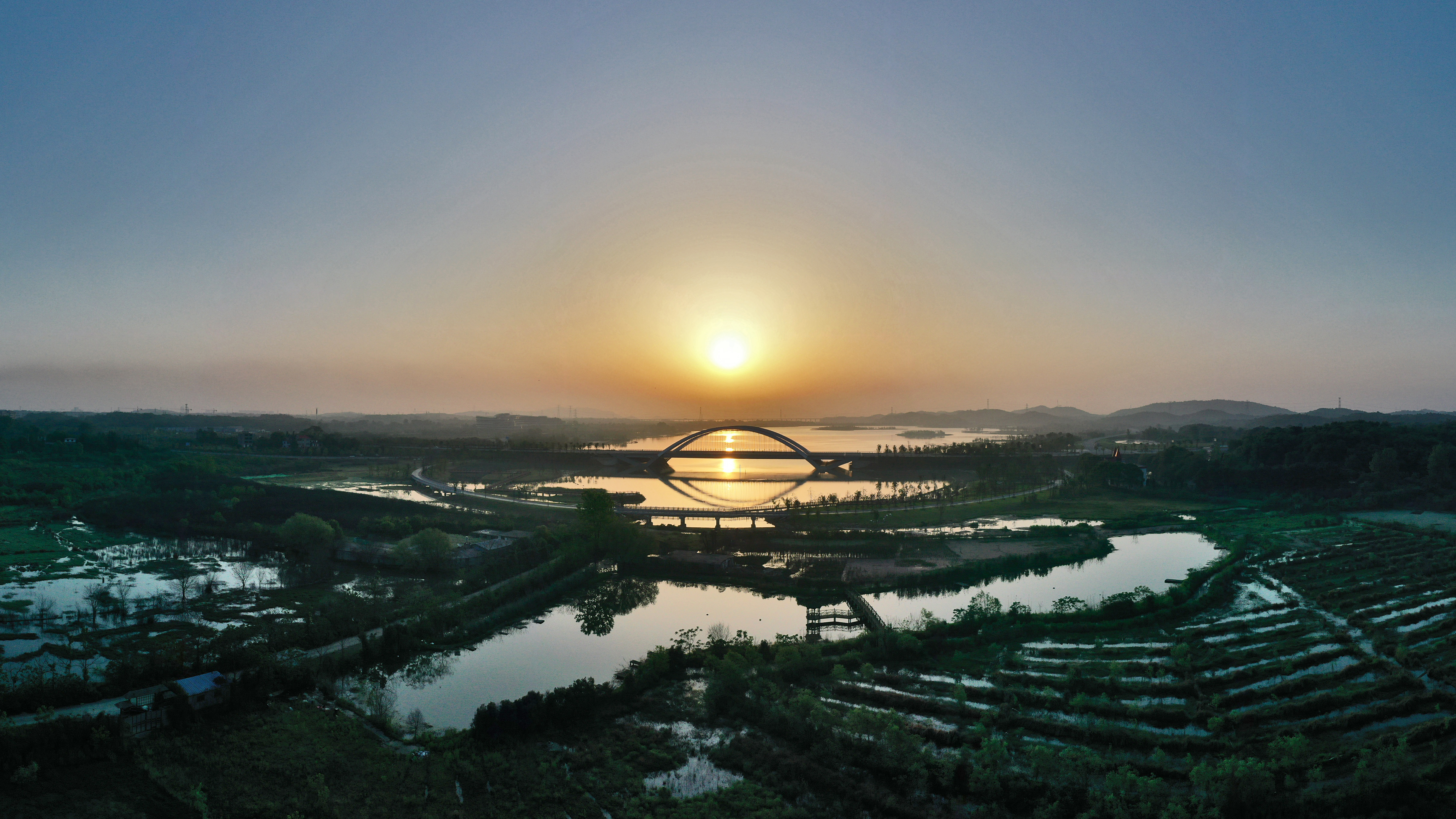 芳兰湖湿地公园的晨曦