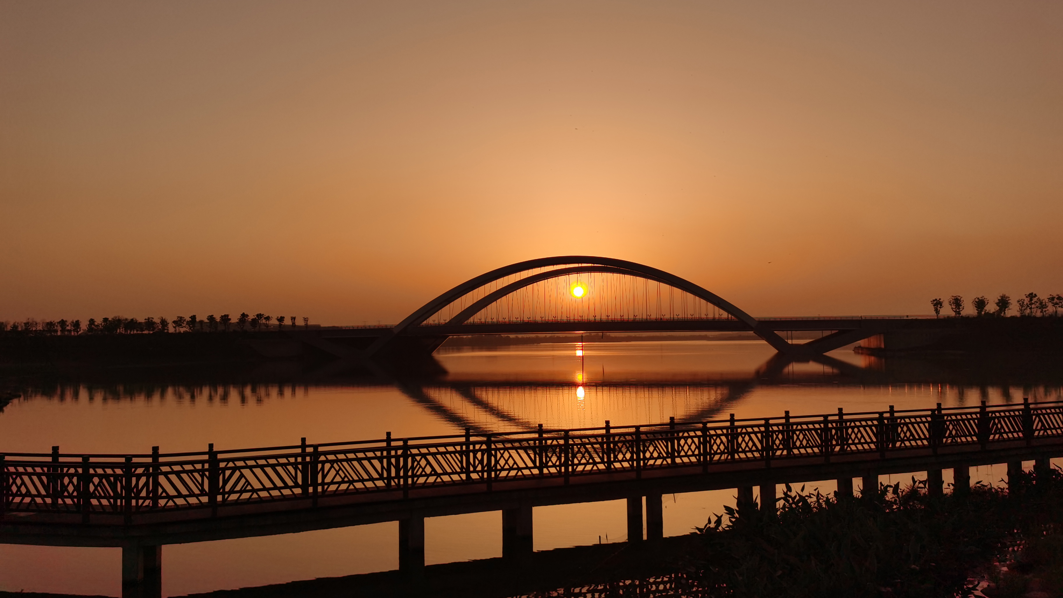 芳兰湖湿地公园的晨曦